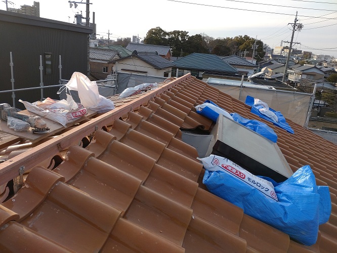 雨漏り修理（袖ビス止、棟工事）（岡崎市）